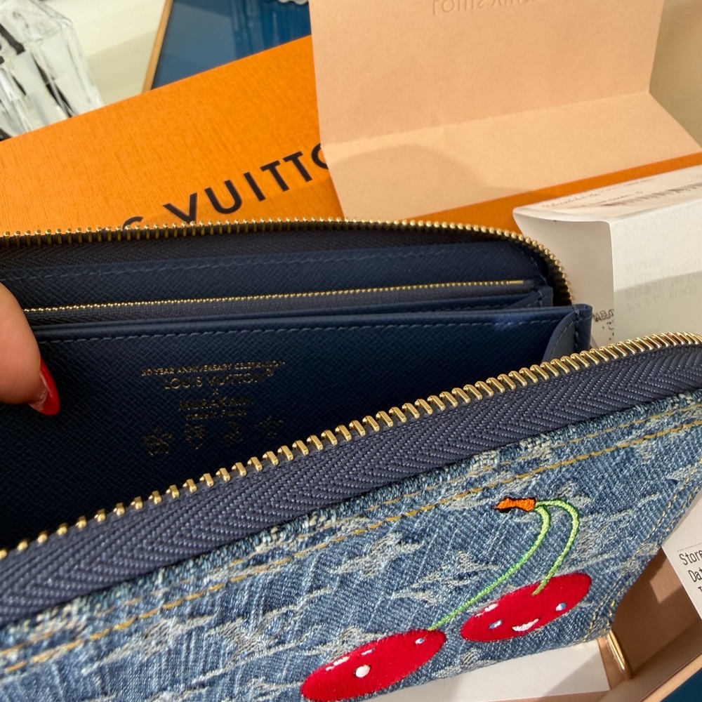 Louis Vuitton x Takashi Murakami LV x TM  Zippy Wallet Denim Cherry 2025 - Picture 6 of 7